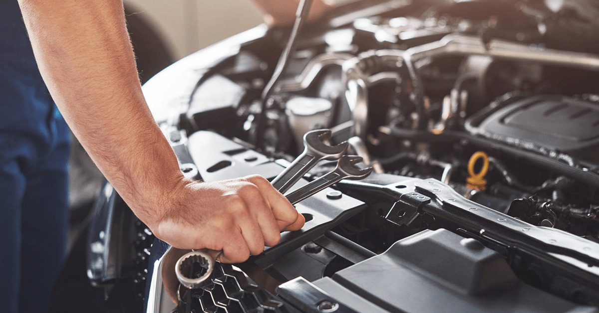 Substituição da bateria do carro – como fazer você mesmo (e você deveria tentar?)